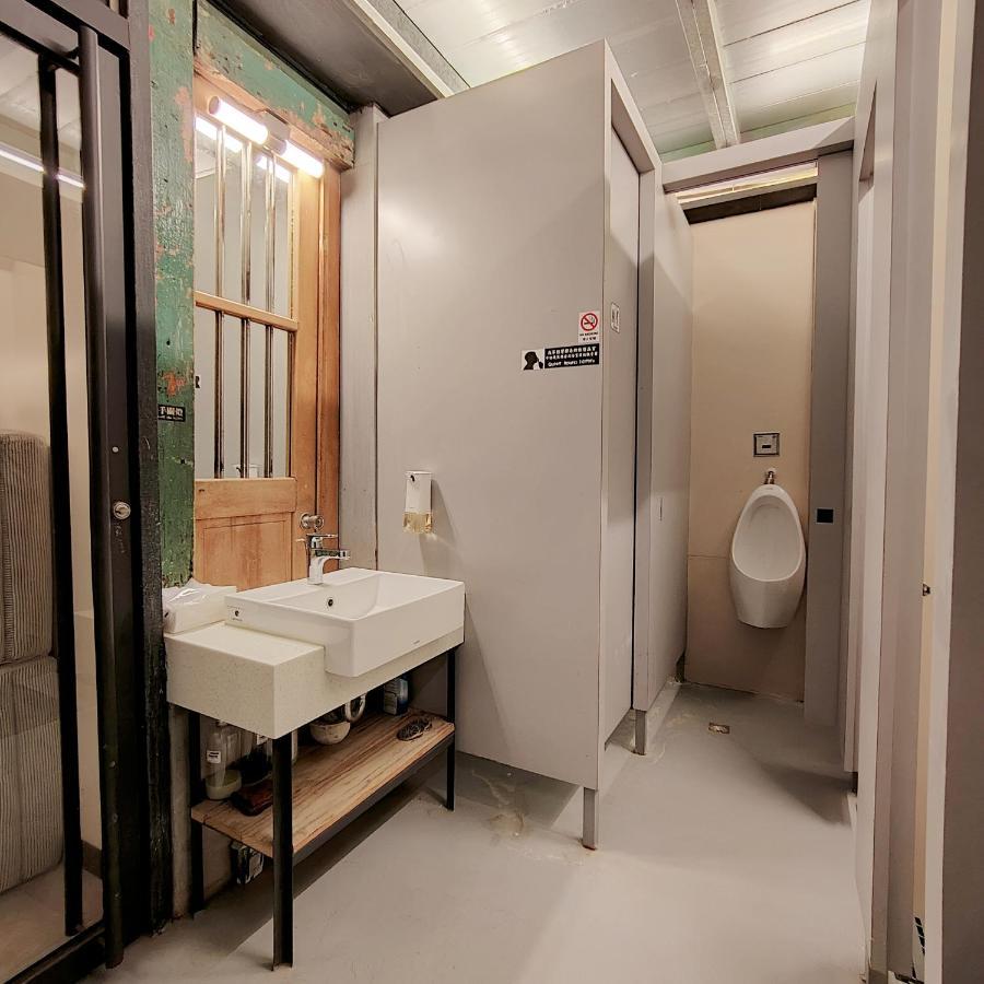 Jerry'S Mazehut Hostel Tainan Luaran gambar