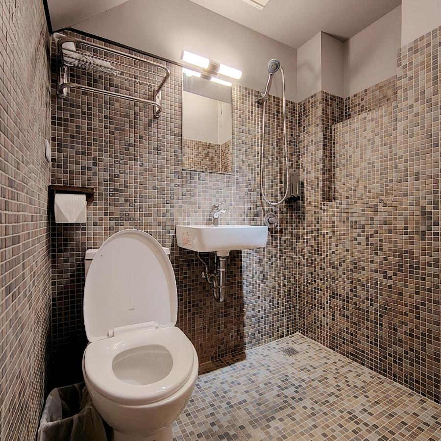 Jerry'S Mazehut Hostel Tainan Luaran gambar